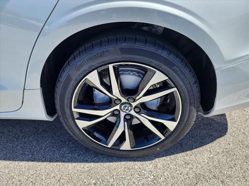 2024 Volvo S60 B5 Core Dark Theme