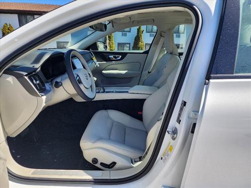 2024 Volvo S60 B5 Core Dark Theme