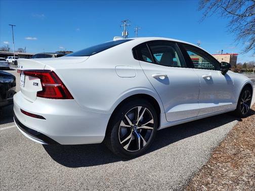 2024 Volvo S60 B5 Core Dark Theme