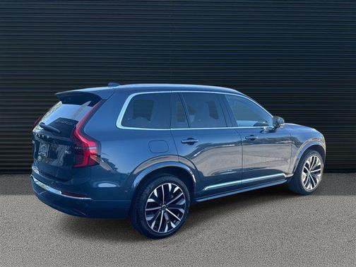 2025 Volvo XC90 B6 Plus 7-Seater