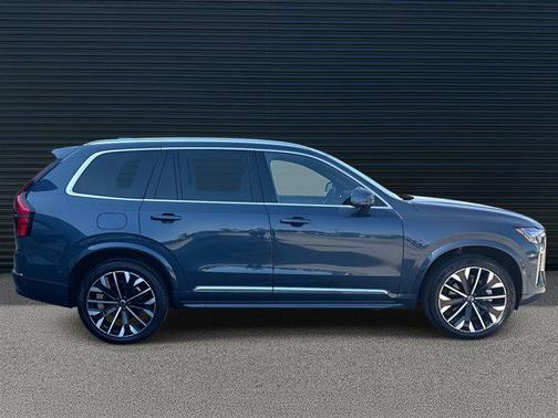 2025 Volvo XC90 B6 Plus 7-Seater