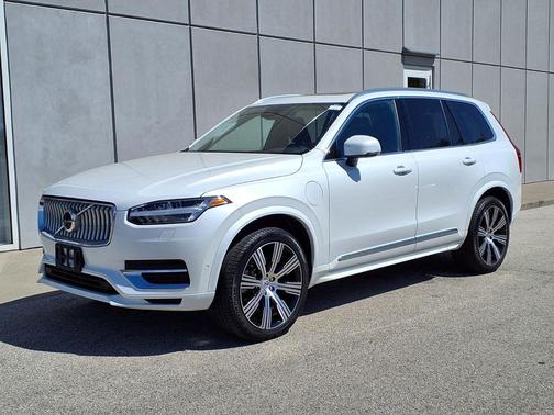 Crystal White Metallic 2024 Volvo XC90 Recharge Plug-In Hybrid T8 Plus 6-Seater