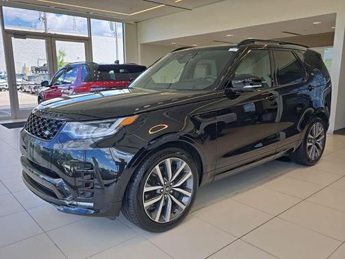Santorini Black Metallic 2025 Land Rover Discovery P360 Dynamic SE
