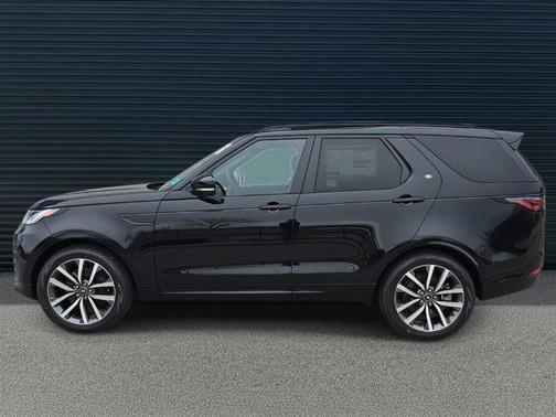 Santorini Black Metallic 2025 Land Rover Discovery P360 Dynamic SE
