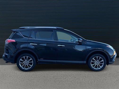2017 Toyota RAV4 Hybrid SE