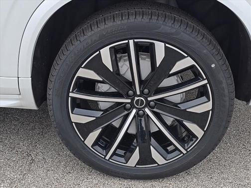 2025 Volvo XC90 Plug-In Hybrid T8 Plus 7-Seater