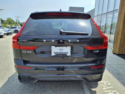 2025 Volvo XC60 Plug-In Hybrid T8 Plus