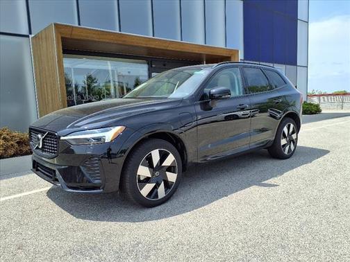 2025 Volvo XC60 Plug-In Hybrid T8 Plus