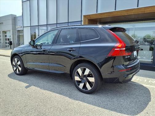 2025 Volvo XC60 Plug-In Hybrid T8 Plus