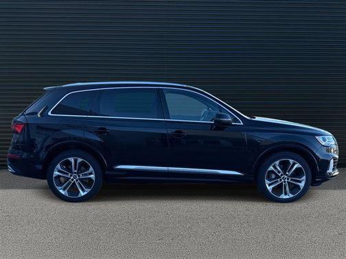 2022 Audi Q7 55 Premium Plus