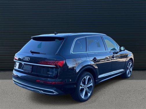 2022 Audi Q7 55 Premium Plus
