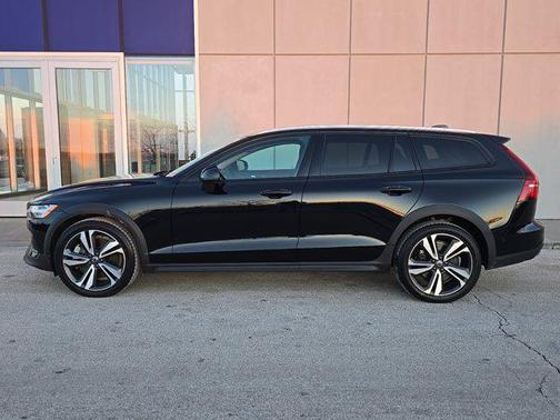 2024 Volvo V60 Cross Country B5 Plus