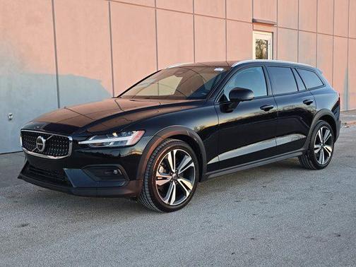 2024 Volvo V60 Cross Country B5 Plus