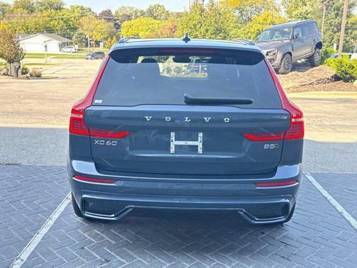 2025 Volvo XC60 B5 Plus