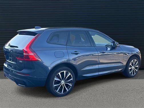 2025 Volvo XC60 B5 Plus