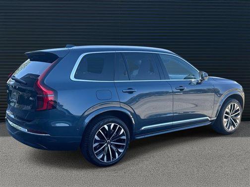 2025 Volvo XC90 B6 Plus 7-Seater