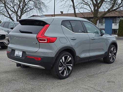 2025 Volvo XC40 B5 Plus Bright Theme