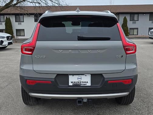 2025 Volvo XC40 B5 Plus Bright Theme