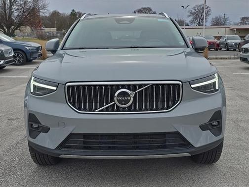 2025 Volvo XC40 B5 Plus Bright Theme