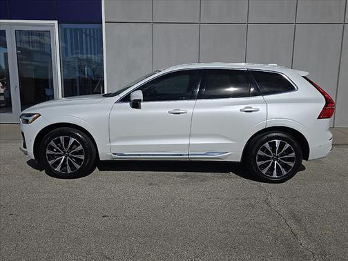 2023 Volvo XC60 B5 Plus Bright Theme