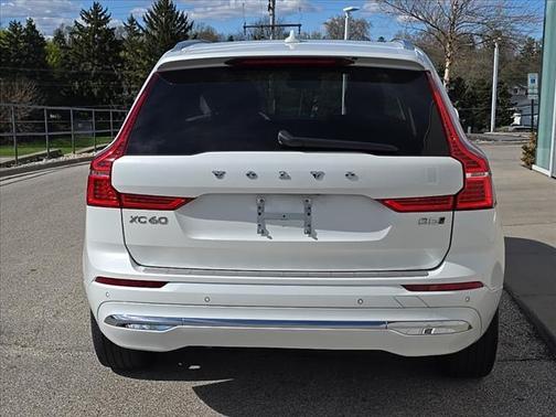2023 Volvo XC60 B5 Plus Bright Theme