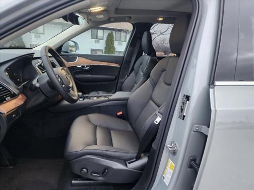 2025 Volvo XC90 B6 Plus 7-Seater