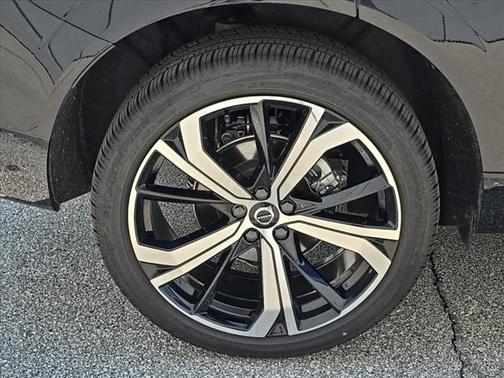 2025 Volvo XC60 B5 Ultra