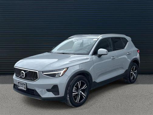 2025 Volvo XC40 B5 Core Bright Theme