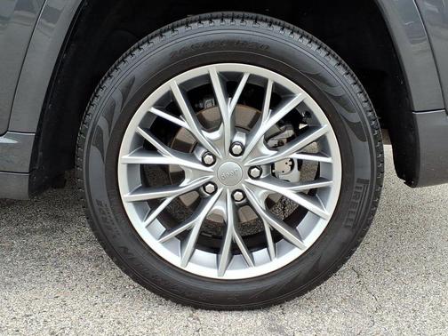 Baltic Gray Metallic Clearcoat 2022 Jeep Grand Cherokee Summit