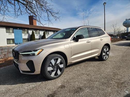 2025 Volvo XC60 Plug-In Hybrid T8 Plus