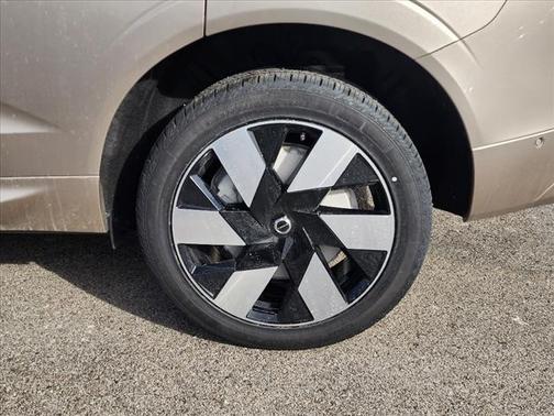 2025 Volvo XC60 Plug-In Hybrid T8 Plus