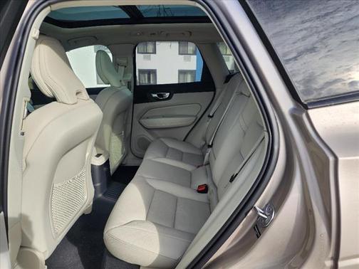 2025 Volvo XC60 Plug-In Hybrid T8 Plus