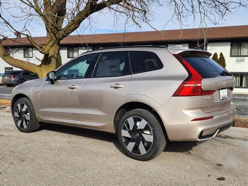 2025 Volvo XC60 Plug-In Hybrid T8 Plus