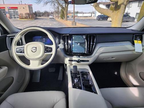 2025 Volvo XC60 Plug-In Hybrid T8 Plus
