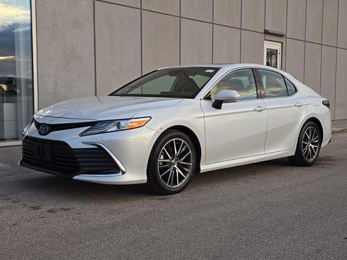 2022 Toyota Camry Hybrid XLE