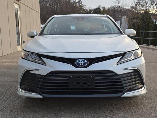 2022 Toyota Camry Hybrid XLE