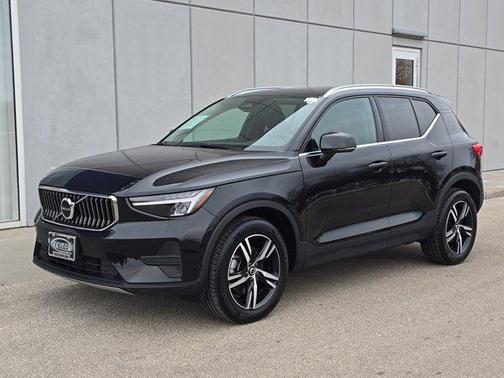 2025 Volvo XC40 B5 Core Bright Theme