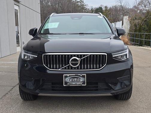 2025 Volvo XC40 B5 Core Bright Theme
