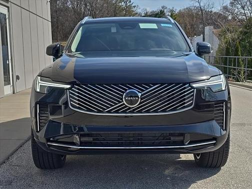 2025 Volvo XC90 B5 Plus 6-Seater