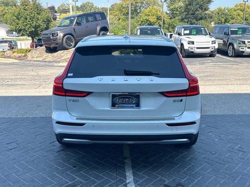 2024 Volvo V60 Cross Country B5 Plus