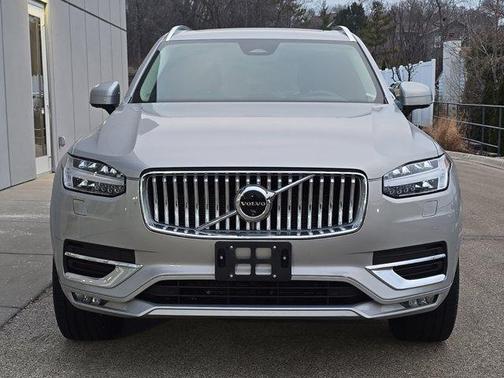 2024 Volvo XC90 B6 Plus Bright Theme 6-Seater