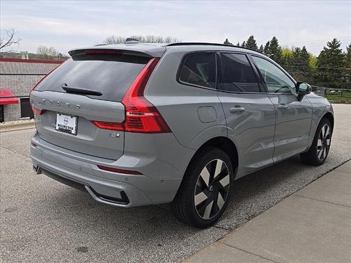 2025 Volvo XC60 Plug-In Hybrid T8 Plus