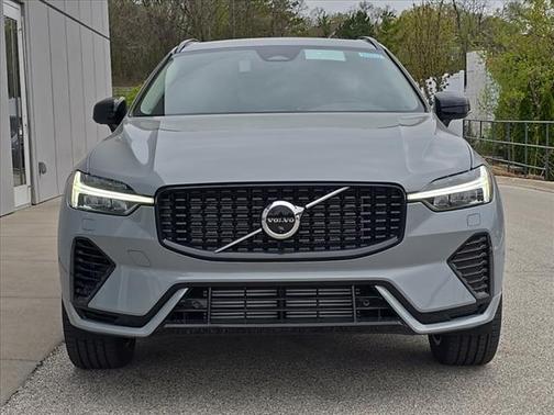 2025 Volvo XC60 Plug-In Hybrid T8 Plus