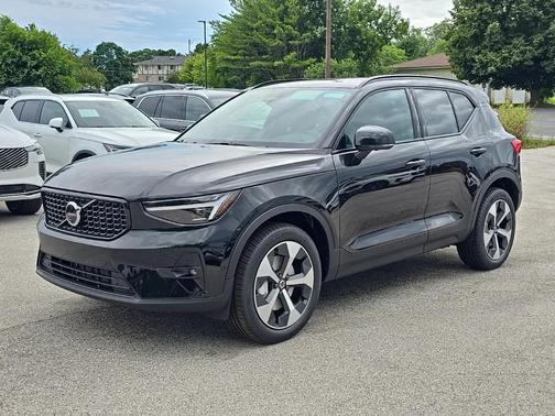 2026 Volvo XC40 B5 Plus