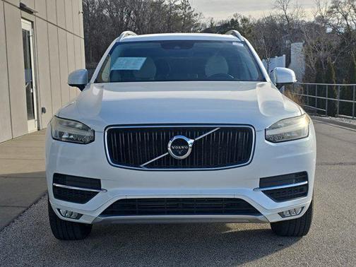 2017 Volvo XC90 T6 Momentum