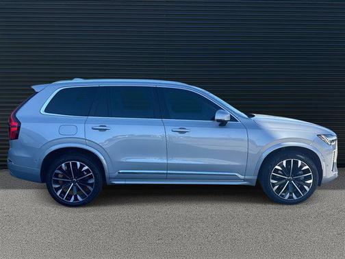 2025 Volvo XC90 B6 Plus 7-Seater