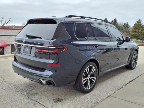 Carbon Black Metallic 2023 BMW X7 xDrive40i