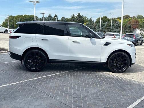 2025 Land Rover Range Rover Sport SE