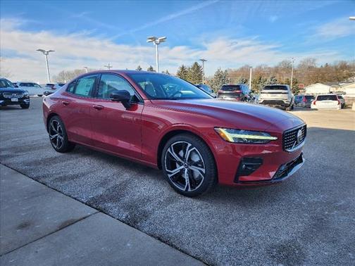 2024 Volvo S60 B5 Plus Dark Theme