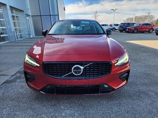 2024 Volvo S60 B5 Plus Dark Theme